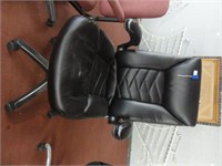 black office chair with arms, no bolts