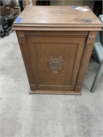 Franklin Sewing Machine in Cabinet