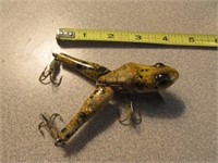 wooden paw paw frog