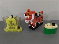 One Piece S&P Shakers -Vintage Plastic