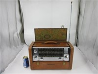 Ancienne radio à lampe RCA Victor