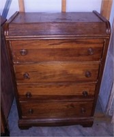 4 drawer chest of drawers, 29" x 17" x 43" -