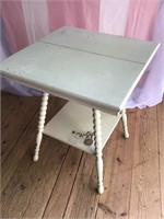 Parlor Table Farmhouse Style, Distressed white