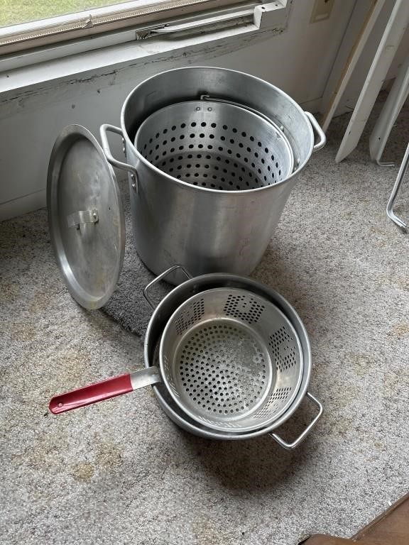 Large turkey boil pots with strainers