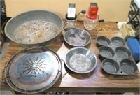 Misc Vintage Kitchen Toaster, Pans & Grinders