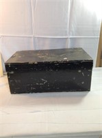 24 x 14“ wooden box