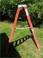 6' Fiberglass ladder