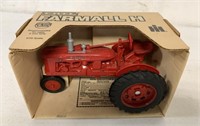 1/16 Farmall H Tractor,NIB