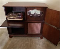 Vintage Cobra-Matic Record Player Radio Cabinet
