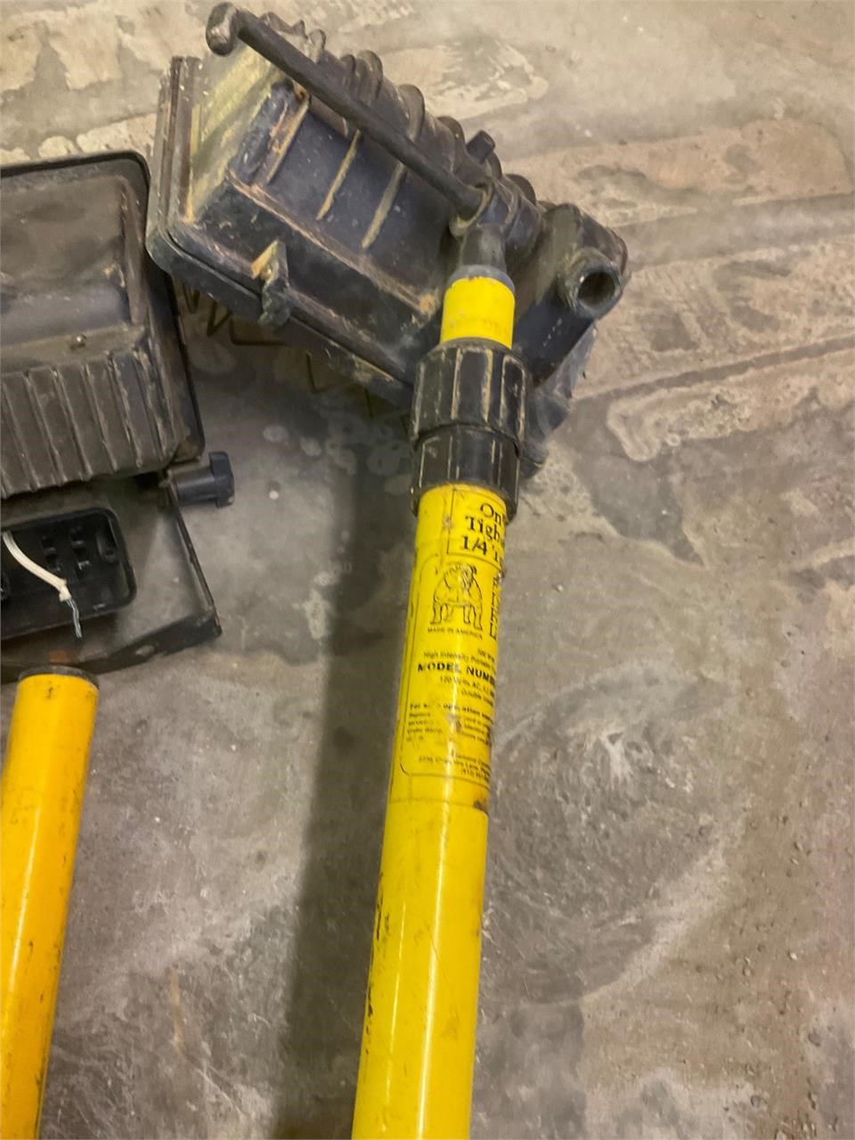 2 work lights- untested