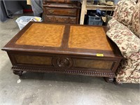 NICE ETHAN ALLEN COFFEE TABLE W DOUBLE DRAWERS