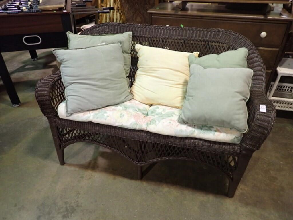 WICKER COUCH