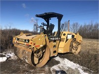 2005 CAT CB534D 66" Double Drum Roller