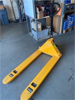 ULine 5000lb capacity pallet Jack