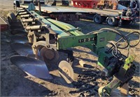John Deere 2700 Variwidth 6 bottom plow