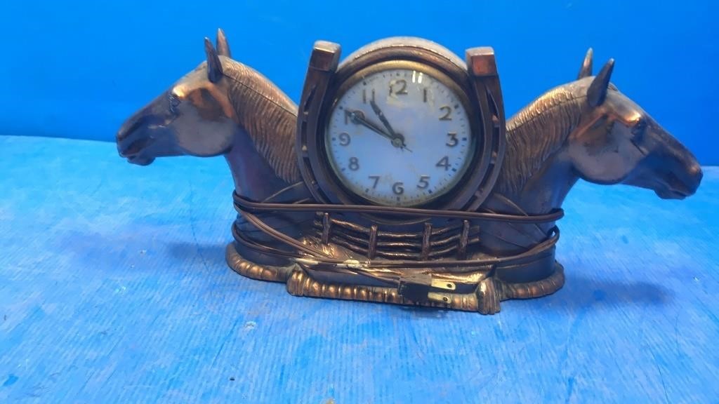 Double horse head clock