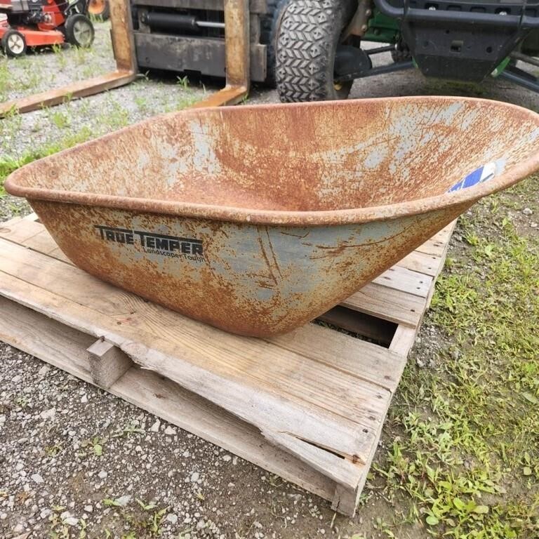 True Temper HD Wheelbarrow Bucket