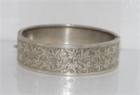 Vintage silver hinged bangle with leaf design