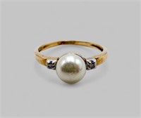 10kt YELLOW GOLD DIAMOND AND PEARL RING