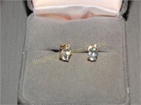 14kt Gold post Earrings w/topaz stone .030 oz.