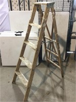 Wood 4’ Step Ladder