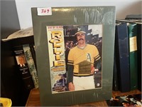 SIGNED ROLLIE FINGERS PHOTO
