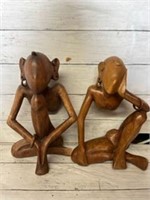 Wooden people statues artwork