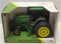 1/16 Ertl John Deere 7800 Tractor w Duals In Box