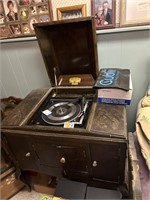 Vintage Record Player ** Needs Repair