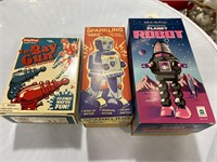 3 Tin Robots and Gun