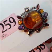 SILVER BROOCH/PENDANT SET WITH AMBER AND QUARTZ