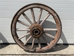 Wood wagon wheel