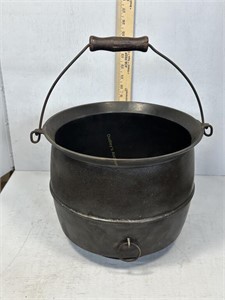 Cast Iron pot with handle - Eerie #8