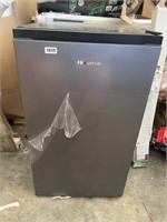 HISENSE MINI FRIDGE - NOT TESTED -