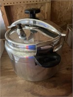 Country Cookwire Pressure Cooker