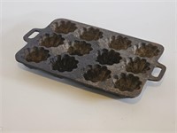 VINTAGE CAST IRON HEAVY MUFFIN PAN