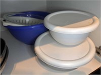 BOWLS CONTAINERS AND STRAINER