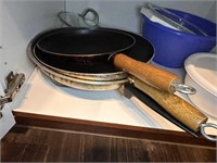 LOT OF FRYING PANS