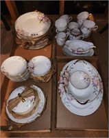 LOT VTG. NORITAKE DINNERWARE - APPEARS TO BE