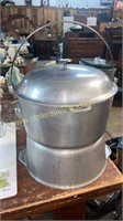 2 vintage aluminum ware cook pots only one lid