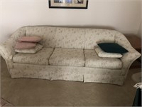 BROYHILL sofa (Very Clean FFC Home)