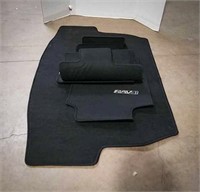 Complete set of floor mats for a RAV 4, never