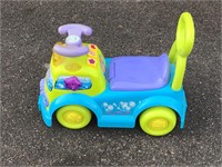 CHILDS RIDING TOY