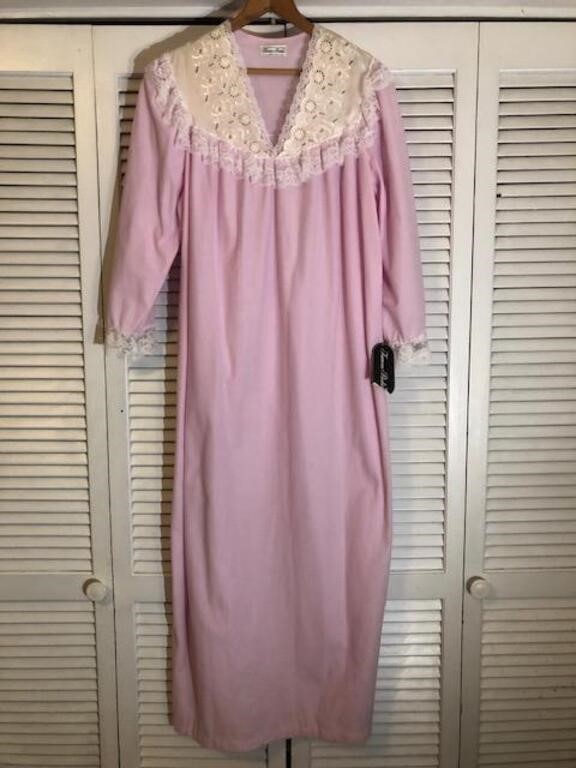 VINTAGE NIGHTGOWNS, HOUSECOATS, SLIPS & MORE - ENDS 7/14/24