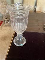 Pretty crystal vase- large size