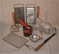 (K) Lot of Various Vintage Kitchen Wares