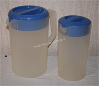 (K1) Pair of Rubbermaid Pitchers