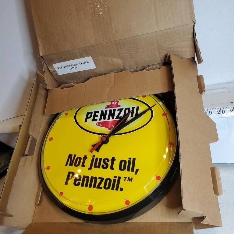 NIB Pennzoil Wall Clock