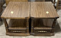 Lot of two wooden end tables measures