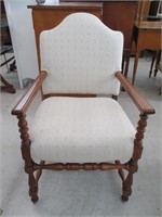 VINTAGE ARM CHAIR